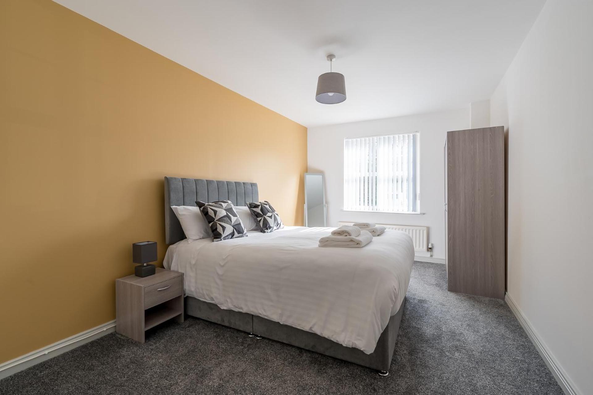 Modern 3 Bedroom Apt Near City Centre Parking Included Appartement *