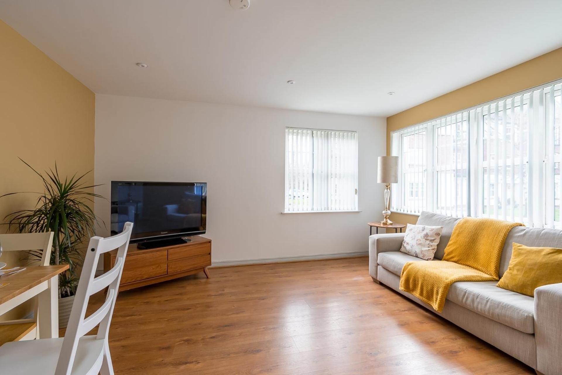 Modern 3 Bedroom Apt Near City Centre Parking Included Appartement