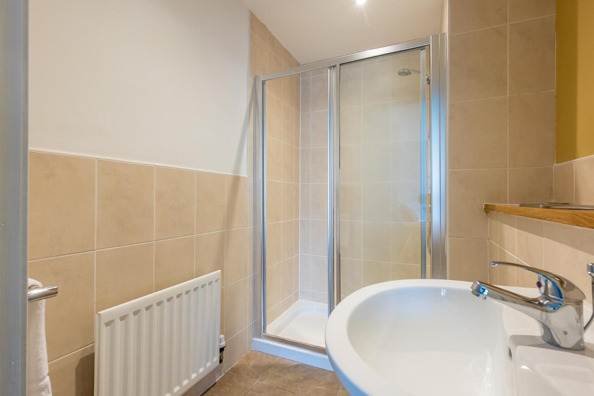 Appartement Modern 3 Bedroom Apt Near City Centre Parking Included *