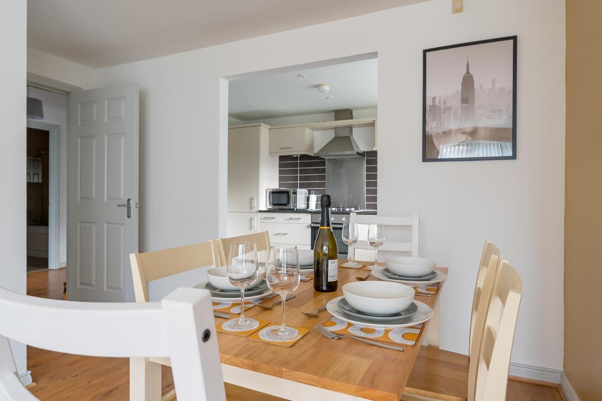 Appartement Modern 3 Bedroom Apt Near City Centre Parking Included