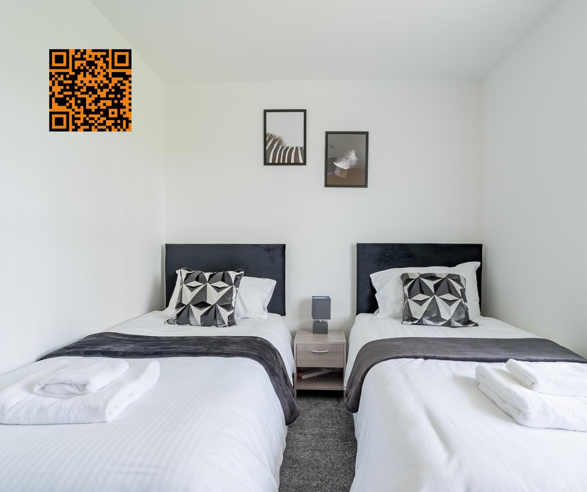 Modern 3 Bedroom Apt Near City Centre Parking Included Appartement