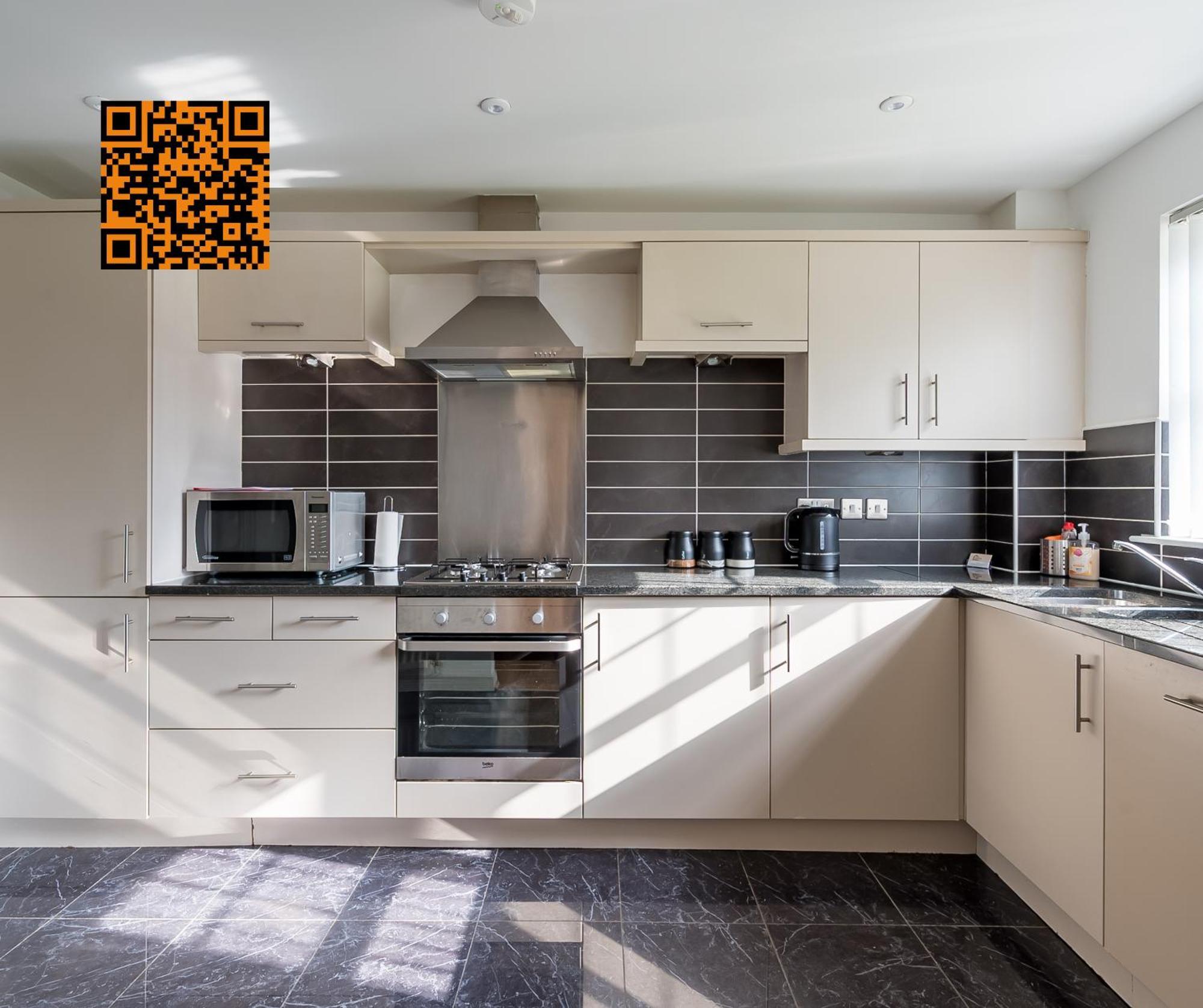 Modern 3 Bedroom Apt Near City Centre Parking Included Belfast