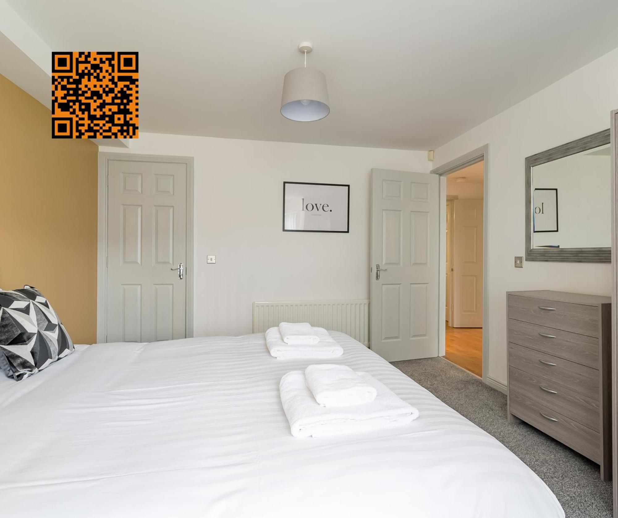 Modern 3 Bedroom Apt Near City Centre Parking Included Appartement