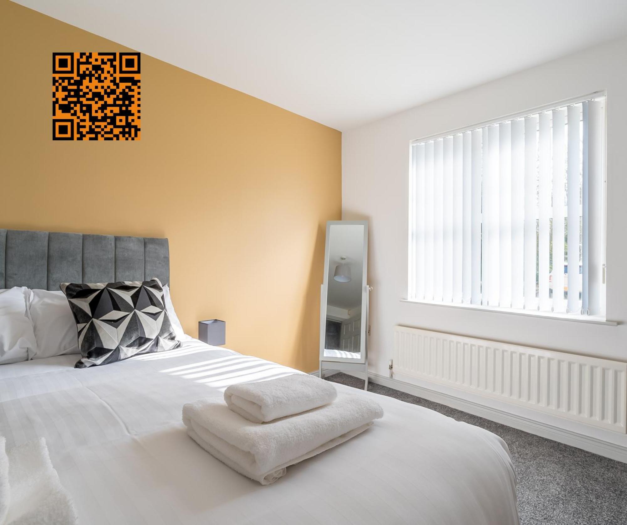 Apartment Modern 3 Bedroom Apt Near City Centre Parking Included *