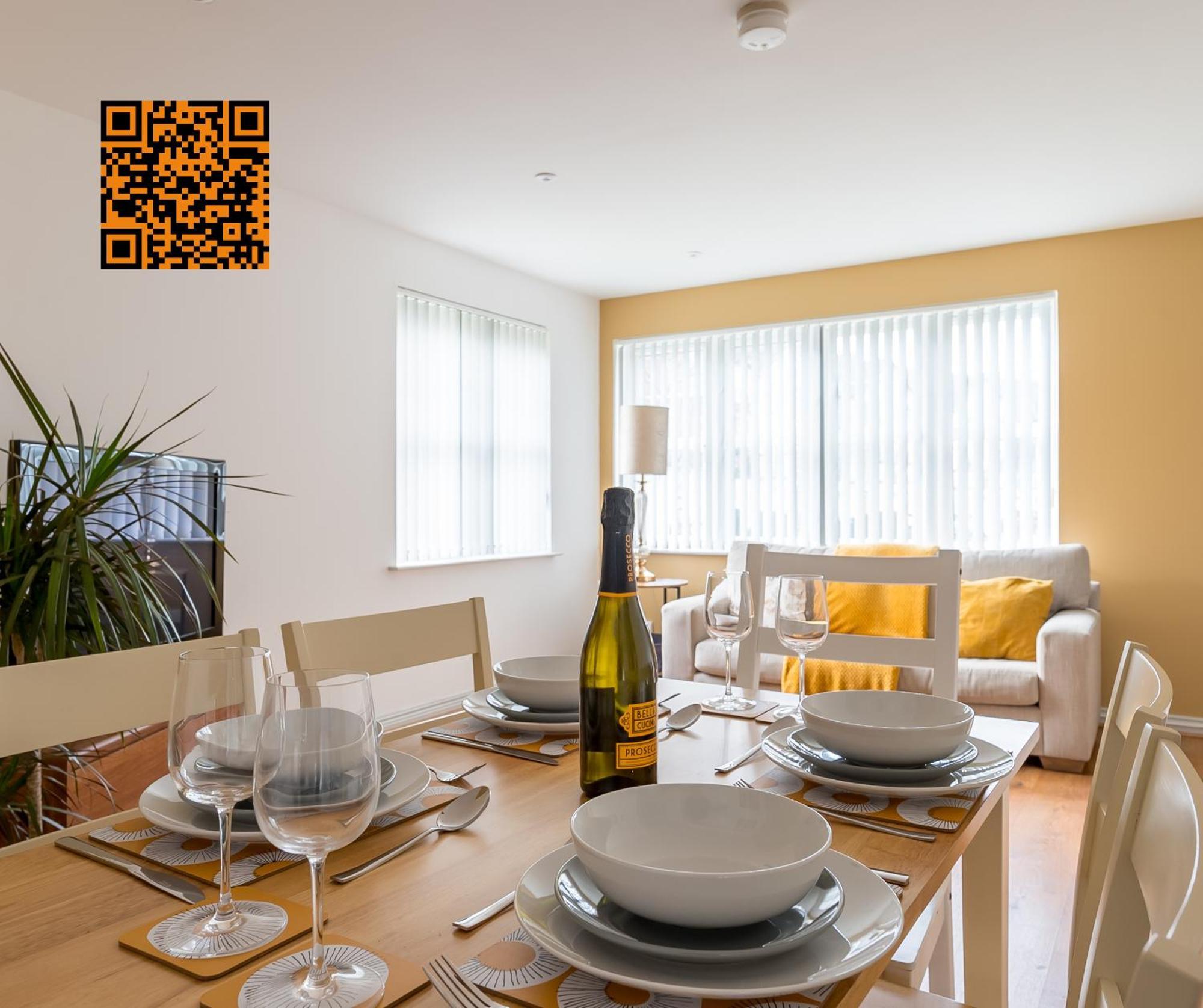 Apartment Modern 3 Bedroom Apt Near City Centre Parking Included